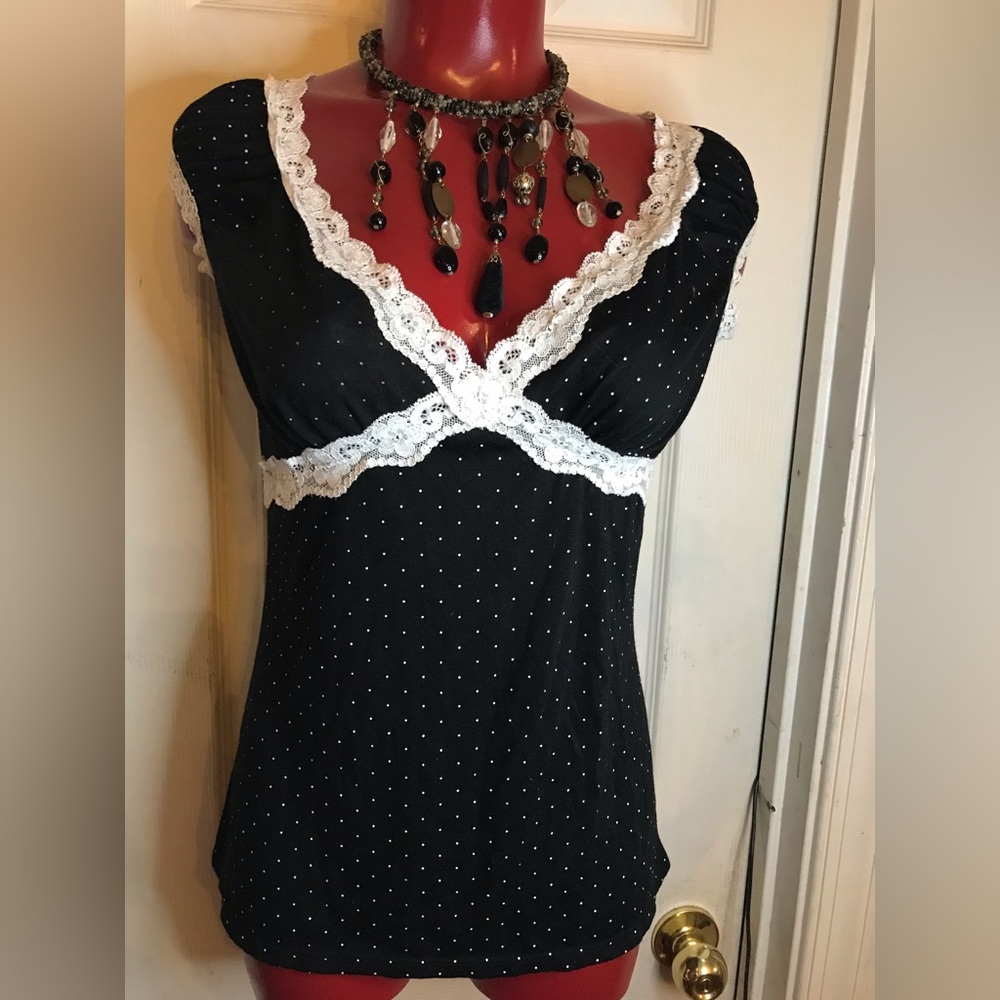 GERI C NY POLKA DOT LACE TRIM TOP - SIZE LARGE L - CAP SLEEVES